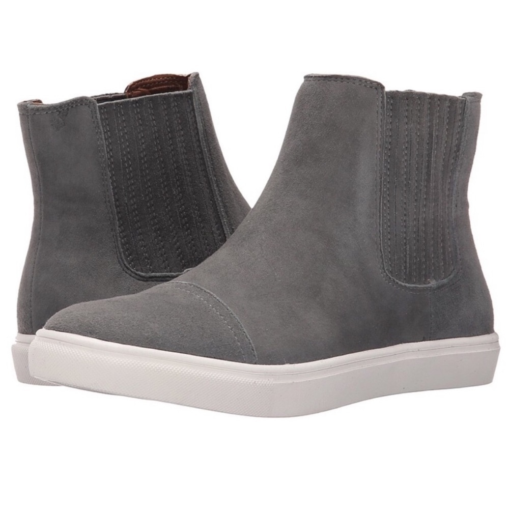 Steve Madden Gray Slip on sneaker